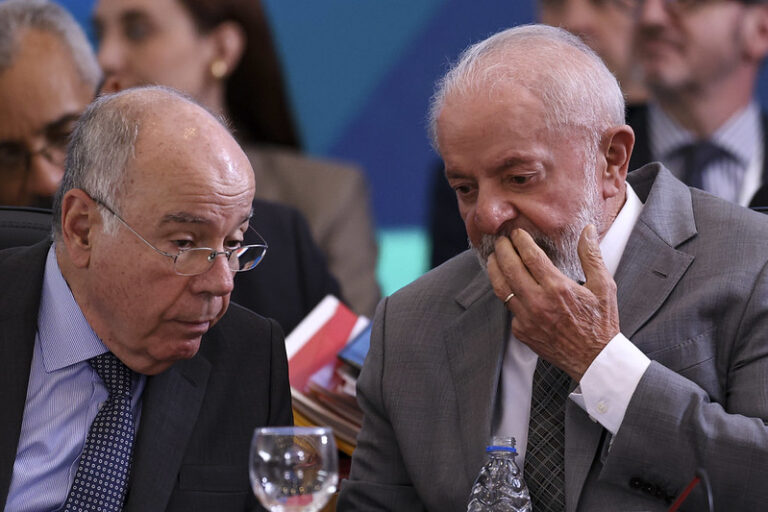 Política Externa de Lula Enfrenta Críticas Após Conflito no Irã Política Externa de Lula Enfrenta Críticas Após Conflito no Irã