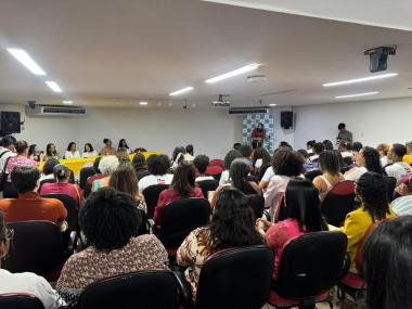 Seminário Março das Mulheres: Reflexões sobre Violências de Gênero nas Escolas Seminário Março das Mulheres: Reflexões sobre Violências de Gênero nas Escolas