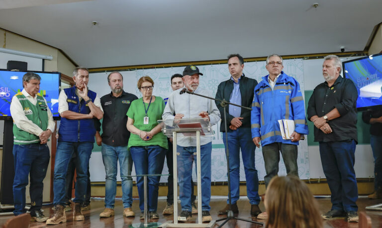 Tragédia em MG: Lula Anuncia Compra de Casas para Famílias Atingidas por Chuvas Tragédia em MG: Lula Anuncia Compra de Casas para Famílias Atingidas por Chuvas