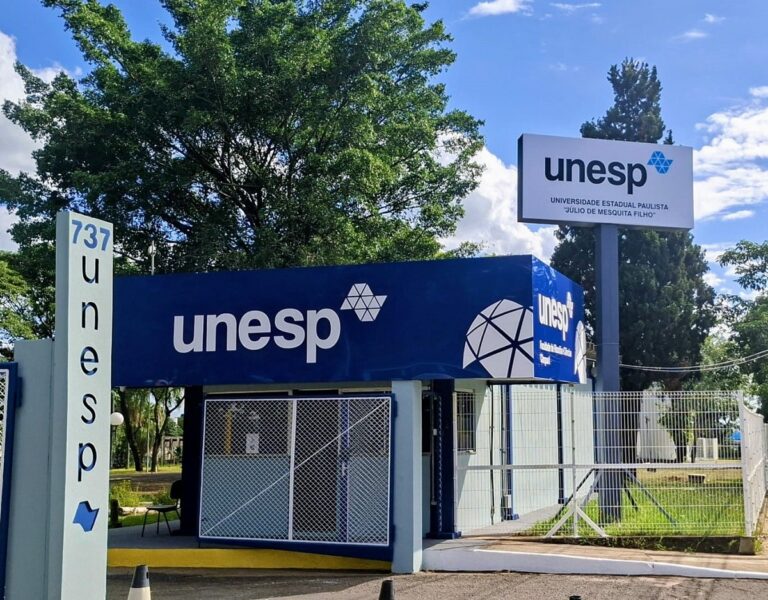 Uso de IA na Educação: Regras e Diretrizes das Universidades Brasileiras Uso de IA na Educação: Regras e Diretrizes das Universidades Brasileiras