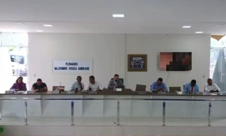 Vídeo Inusitado Durante Sessão da Câmara Municipal na Bahia Surpreende Vereadores Vídeo Inusitado Durante Sessão da Câmara Municipal na Bahia Surpreende Vereadores