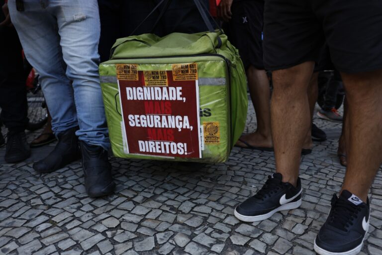 Bahia: 76 mil trabalhadores informais em aplicativos exigem regulamentação urgente