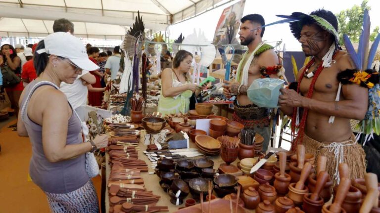 Bahia: Recuperação dos Serviços Impulsiona Crescimento de 10,2% em Atividades às Famílias