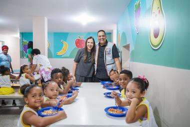 Bahia Sem Fome e Voluntárias Sociais Distribuem 20 Toneladas de Alimentos para Creches em Salvador Bahia Sem Fome e Voluntárias Sociais Distribuem 20 Toneladas de Alimentos para Creches em Salvador
