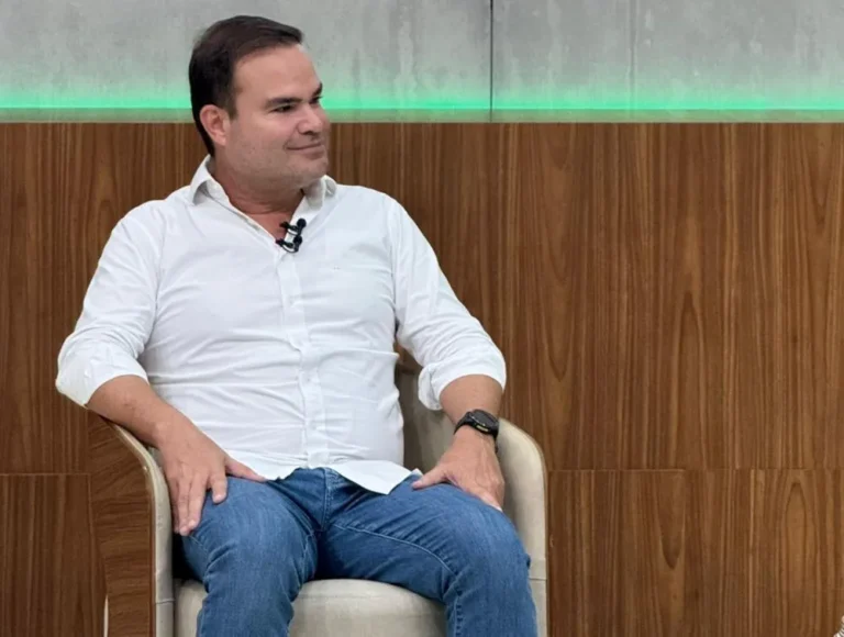 Cacá Leão Enxerga Mudança na Bahia e Preve Vitória de ACM Neto nas Eleições Cacá Leão Enxerga Mudança na Bahia e Preve Vitória de ACM Neto nas Eleições