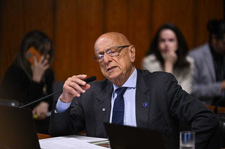 CAE Adia Votação e Promove Debate sobre Política de Desplastificação