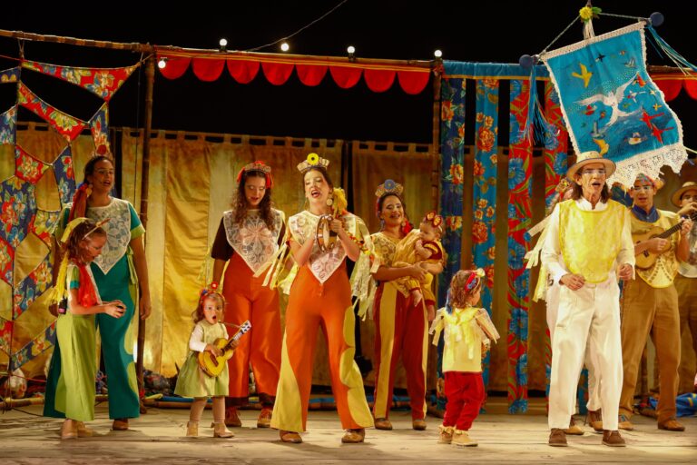 Carroça de Mamulengos: Quase 50 anos de Cultura Popular em Cena no Festival de Curitiba