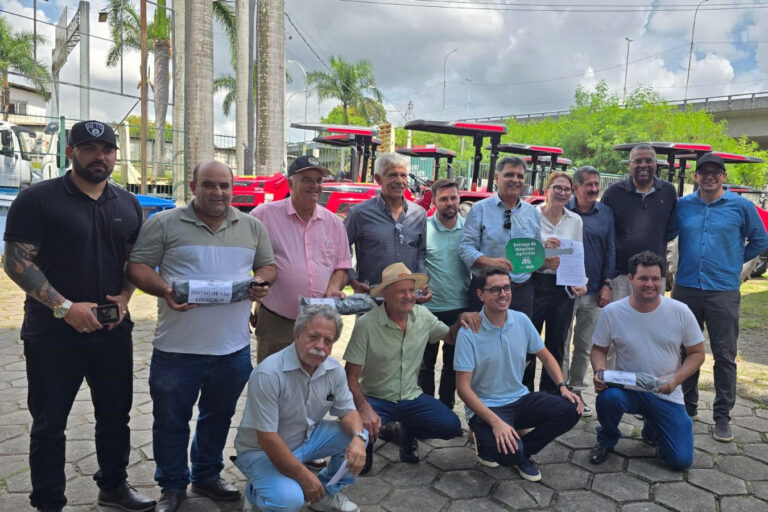 Entrega de Tratores Fortalece o Agro Capixaba e Impulsiona Municípios