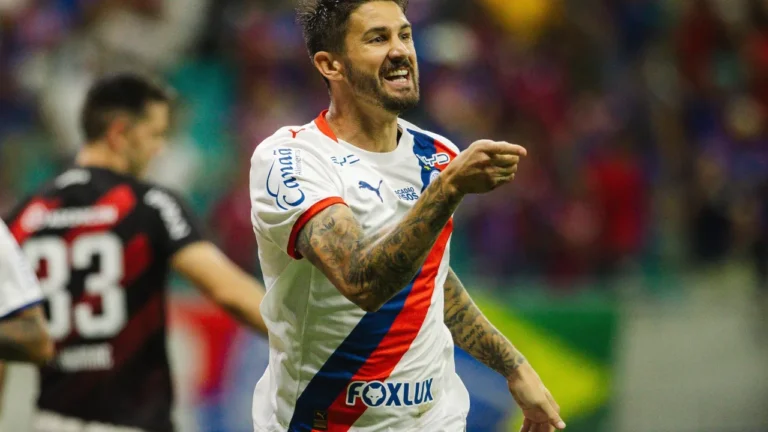 Everaldo brilha, Bahia goleia Athletico-PR e se mantém forte no G4 do Brasileirão