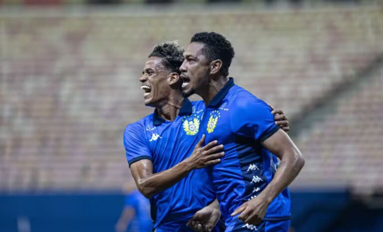 Ex-Bahia brilha aos 40 anos em goleada histórica de 7 a 0