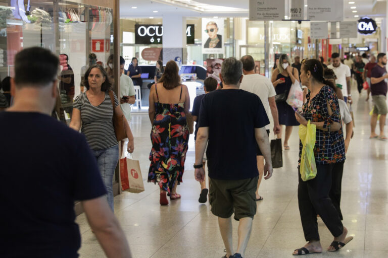 Feriados e Carnaval: Crescimento do Consumo Familiar Impulsiona Serviços na Bahia