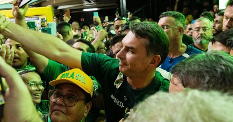 Flávio Bolsonaro Intensifica Ações no Agronegócio Após Pré-Candidatura de Caiado Flávio Bolsonaro Intensifica Ações no Agronegócio Após Pré-Candidatura de Caiado