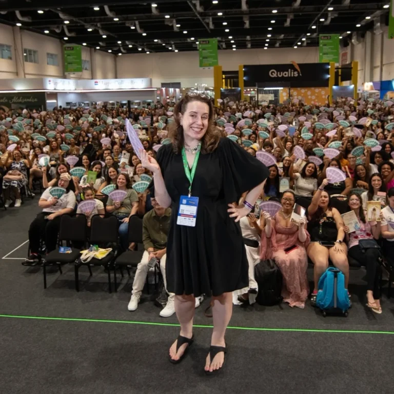 Julia Quinn e seu Impacto na Bienal do Livro Bahia: Fãs em Peso!