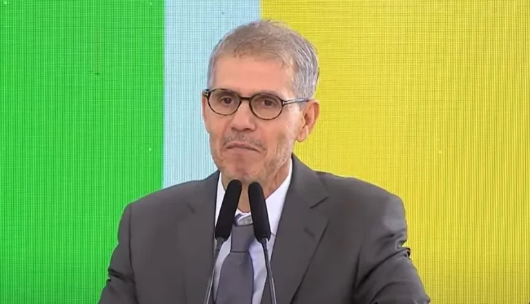 Lula Recebe Alerta sobre o Pix em Evento Oficial na Bahia