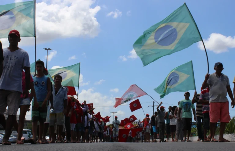 Marcha em Defesa da Reforma Agrária: Trabalhadores sem Terra Caminham Mais de 120 km na Bahia