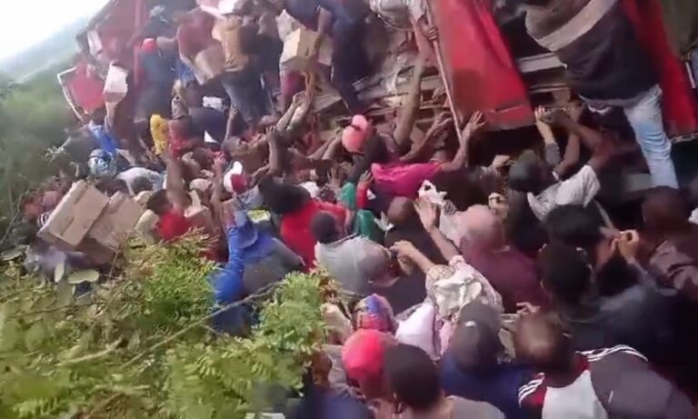 Multidão Saqueia Carga de Leite em Pó Após Acidente na Bahia