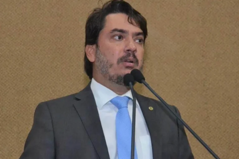 Pedro Tavares Propõe Nova Política de Atendimento a Pacientes com Parkinson na Bahia Pedro Tavares Propõe Nova Política de Atendimento a Pacientes com Parkinson na Bahia