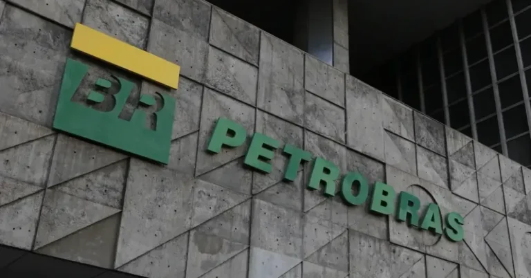 Petrobras Reafirma Estratégia e Política de Preços de Combustíveis diante das Pressões Internacionais Petrobras Reafirma Estratégia e Política de Preços de Combustíveis diante das Pressões Internacionai