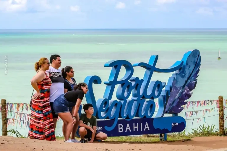 Porto Seguro Atraí 80 Mil Turistas na Semana Santa e Gera R$ 155 Milhões para a Economia Local
