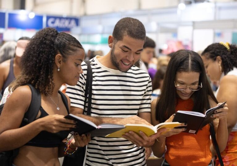 Prefeitura de Salvador Apoia a Bienal do Livro com Vantagens para Estudantes Prefeitura de Salvador Apoia a Bienal do Livro com Vantagens para Estudantes