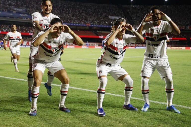 São Paulo Brilha com Goleada sobre o Cruzeiro e Assume Vice-Liderança do Brasileirão São Paulo Brilha com Goleada sobre o Cruzeiro e Assume Vice-Liderança do Brasileirão