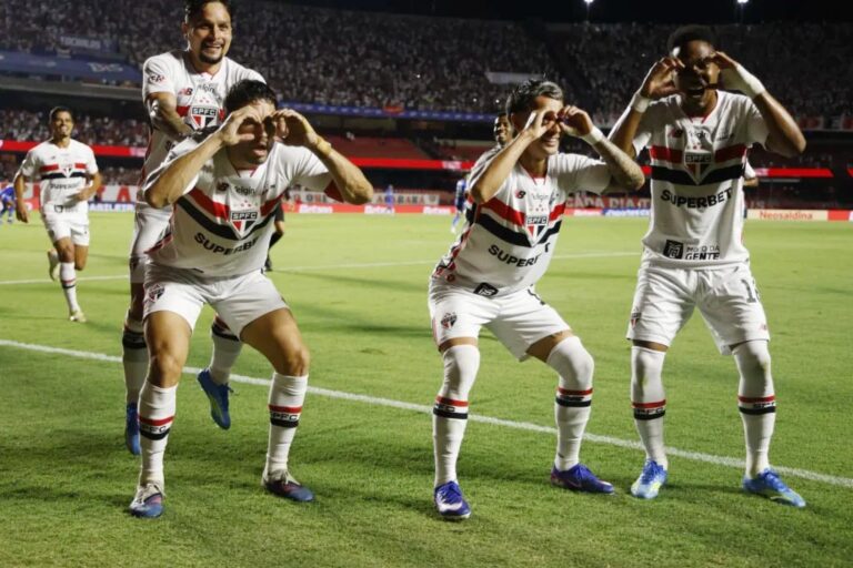 São Paulo Brilha e Goleia o Cruzeiro: Resultado que Impulsiona à Vice-Liderança do Brasileirão São Paulo Brilha e Goleia o Cruzeiro: Resultado que Impulsiona à Vice-Liderança do Brasileirão
