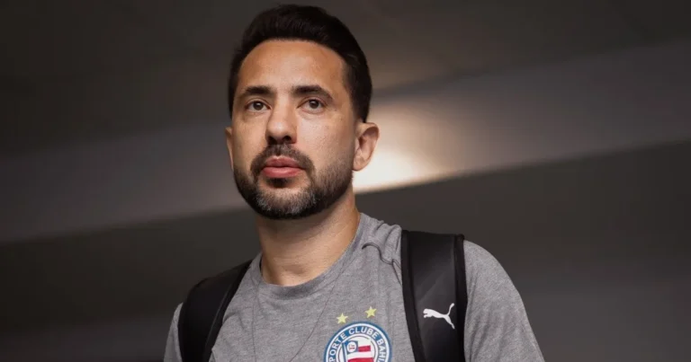 Torcida do Bahia Homenageia Everton Ribeiro com Mosaico Emocionante Torcida do Bahia Homenageia Everton Ribeiro com Mosaico Emocionante