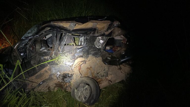 Tragédia na BR-242: Três homens perdem a vida em colisão entre carro e caminhonete