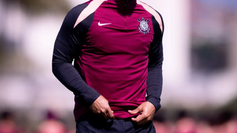 Memphis busca permanência no Corinthians em reunião com Gaviões da Fiel Memphis busca permanência no Corinthians em reunião com Gaviões da Fiel