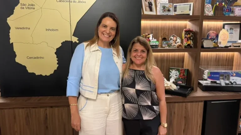 Secretária Interina de Saúde assume com Compromisso de Gestão Humanizada e Eficiente Secretária Interina de Saúde assume com Compromisso de Gestão Humanizada e Eficiente