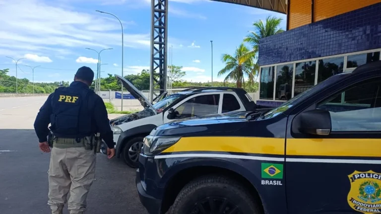 PRF recupera veículo roubado na Bahia durante fiscalização em São Cristóvão