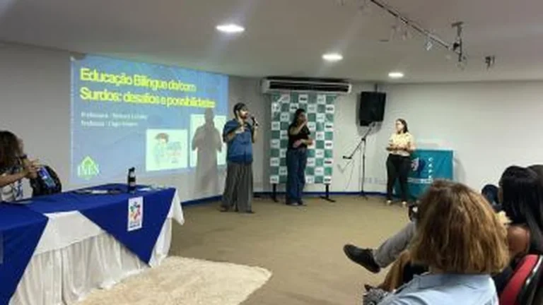 Encontro Formativo Reforça Educação Bilíngue para Surdos na Rede Estadual da Bahia Encontro Formativo Reforça Educação Bilíngue para Surdos na Rede Estadual da Bahia