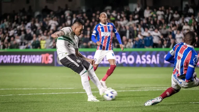 Coritiba x Bahia: confronto decisivo pelo G5 com tabu de 11 anos em jogo Coritiba x Bahia: confronto decisivo pelo G5 com tabu de 11 anos em jogo