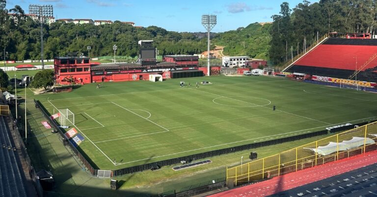 Escalações Confirmadas: Vitória e Coritiba se Enfrentam no Brasileirão 2026