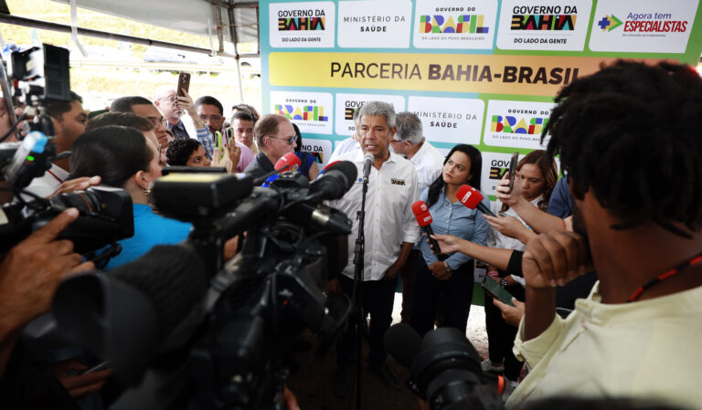 Jerônimo Rodrigues defende obras sem viés partidário ao lado de Débora Régis