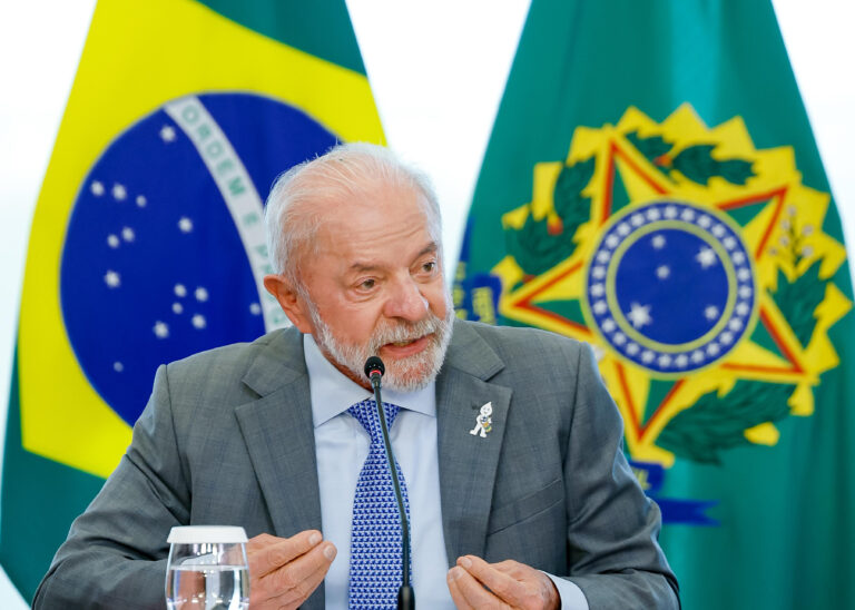 Lula Sanciona Lei que Institui Dia de Homenagem às Vítimas da Covid-19 no Brasil