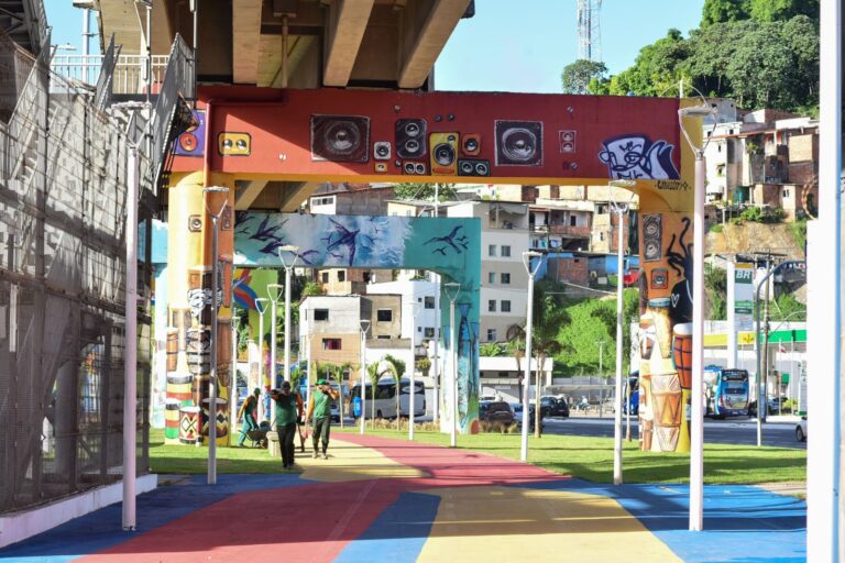 Revitalização da Bonocô: Jovens Explorando o Grafite em Projeto Artístico