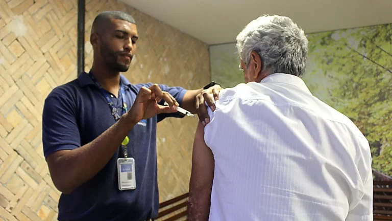 Prefeitura de Salvador amplia vacinação contra gripe para toda a população a partir de 1º de abril