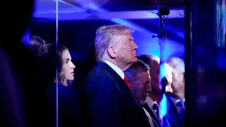 Trump vaiado durante o hino nacional nas finais da NBA em Nova Iorque
