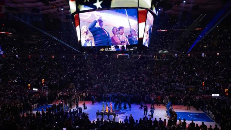 Trump enfrenta vaias em jogo decisivo da NBA em Nova York e provoca tensão