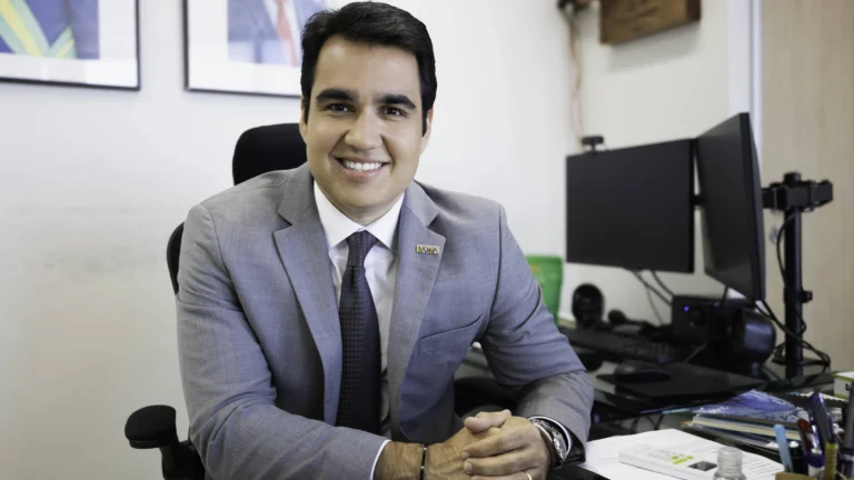 Enteado de Jaques Wagner assume cargo na Bahia com apoio familiar e distante das bases do PT Enteado de Jaques Wagner assume cargo na Bahia com apoio familiar e distante das bases do PT