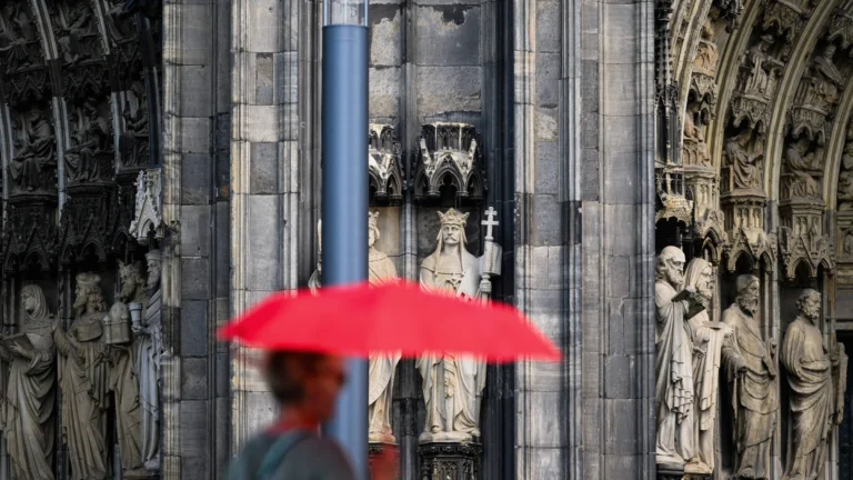 Onda de Calor Extrema Avança para o Leste da Europa e Bate Recordes na Hungria