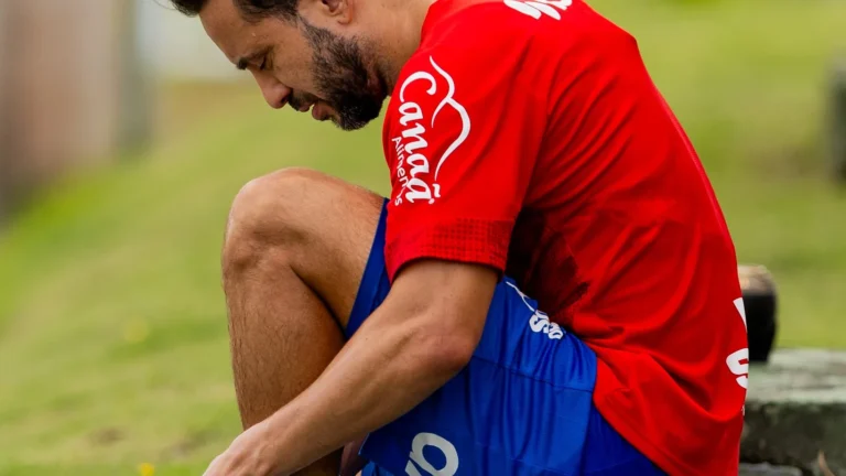 Pilares do Meio-Campo do Bahia Enfrentam Nova Realidade com Pausa para Retomada