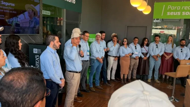 Sicredi projeta R$ 1 trilhão em ativos até 2030 e destaca cooperativismo na Bahia Farm Show Sicredi projeta R$ 1 trilhão em ativos até 2030 e destaca cooperativismo na Bahia Farm Show
