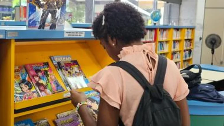 Imersão Cultural do Programa Bahia pela Paz Aproxima Jovens da Leitura na Biblioteca Central