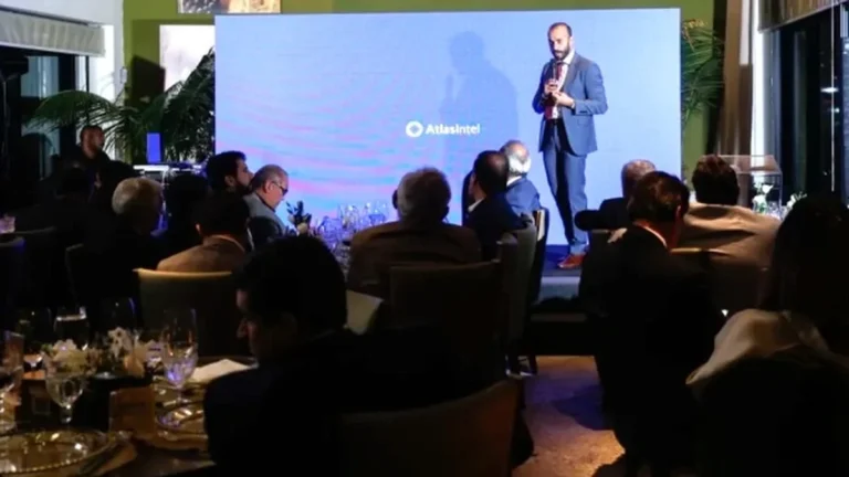 Lideranças debatem economia e eleições em encontro estratégico na Bahia Lideranças debatem economia e eleições em encontro estratégico na Bahia