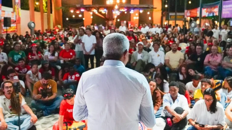 Ato da Juventude em Itaberaba destaca avanços em educação e cultura na Bahia