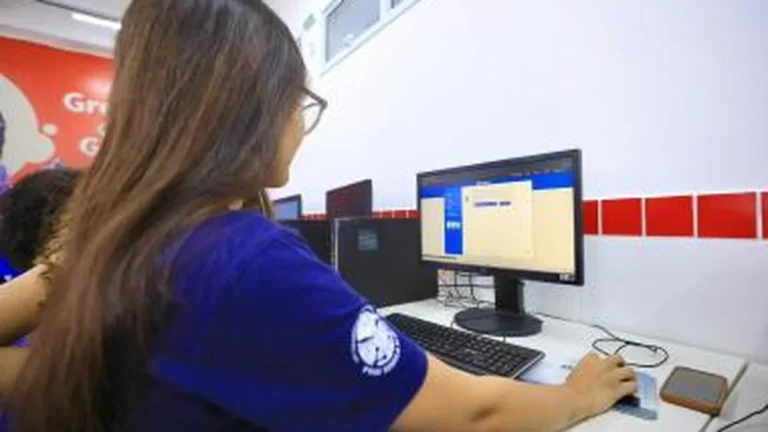 Dia D de inscrições para o ENEM 2026 mobiliza estudantes da rede estadual da Bahia Dia D de inscrições para o ENEM 2026 mobiliza estudantes da rede estadual da Bahia