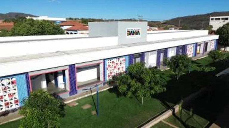 Bahia pela Paz: Entrega do Colégio Estadual em Riacho de Santana fortalece educação no Velho Chico Bahia pela Paz: Entrega do Colégio Estadual em Riacho de Santana fortalece educação no Velho Chico