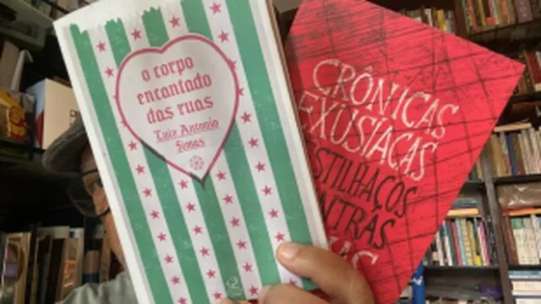 Luiz Antonio Simas e a Cultura Popular nas Ruas: Dois Livros que Revelam o Corpo Encantado do Samba e da Umbanda Luiz Antonio Simas e a Cultura Popular nas Ruas: Dois Livros que Revelam o Corpo Encantado do Samba